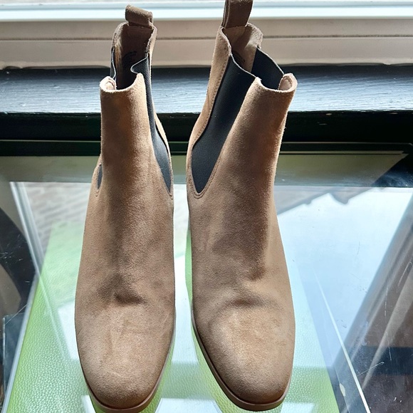 🌸STEVE MADDEN🌸 Rhiannon Chelsea Boot Brown
Suede size 9M - Picture 8 of 11